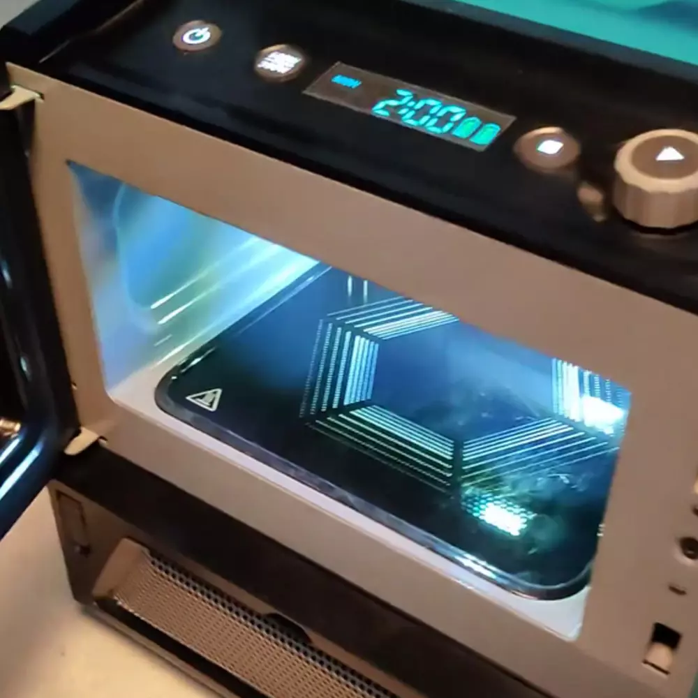 Makita Introduces a Portable Cordless Microwave 