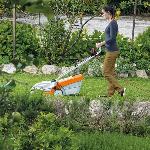 The Stihl RME 235 Electric Lawn Mower is a wonderfully lightweight and compact machine with a 33cm cutting width.