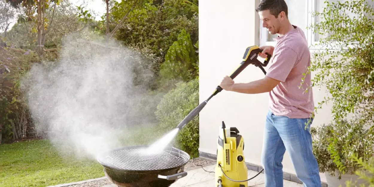 Karcher Pressure Washer - Cleaning a BBQ