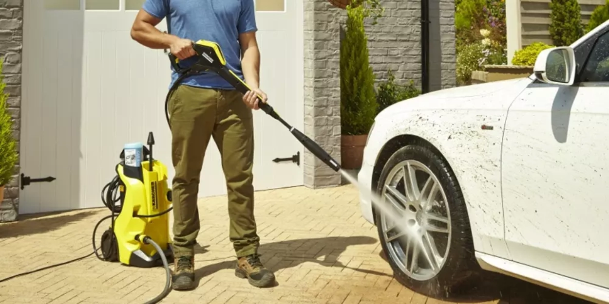 Karcher Pressure Washer - Cleaning a Car